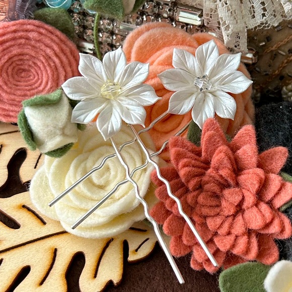 NWT Ceramic Ivory Flower Hair Pins Set of 2 - Picture 2 of 7